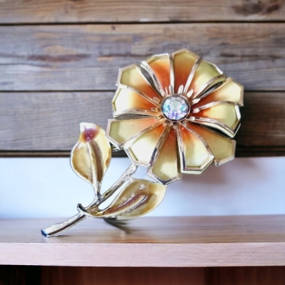 Vintage Mid Century Enamel Flower Brooch Pin - Picture 3 of 11